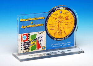 Troféu em acrílico personalizado — modelo 53 | Falcão Brindes