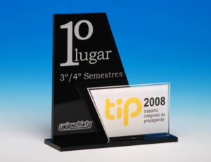 Troféu em acrílico personalizado — modelo 43 | Falcão Brindes