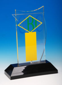 Troféu em acrílico personalizado — modelo 8 | Falcão Brindes