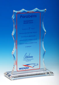 Troféu em acrílico personalizado — modelo 6 | Falcão Brindes